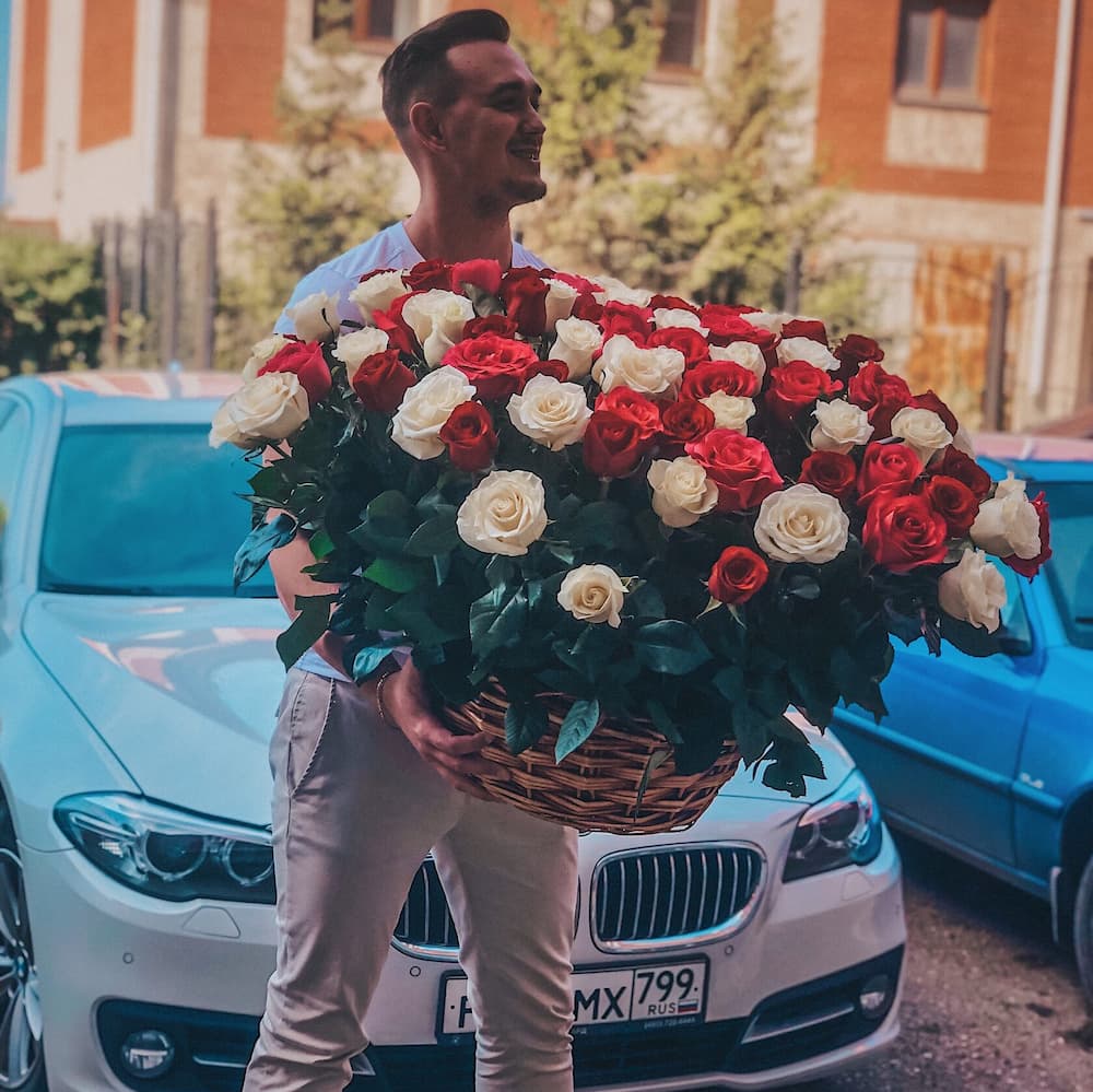 151 роза микс в корзине - 50-60 см